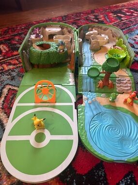 Adventure Playset with Pikachu and Friends - Green/Blue